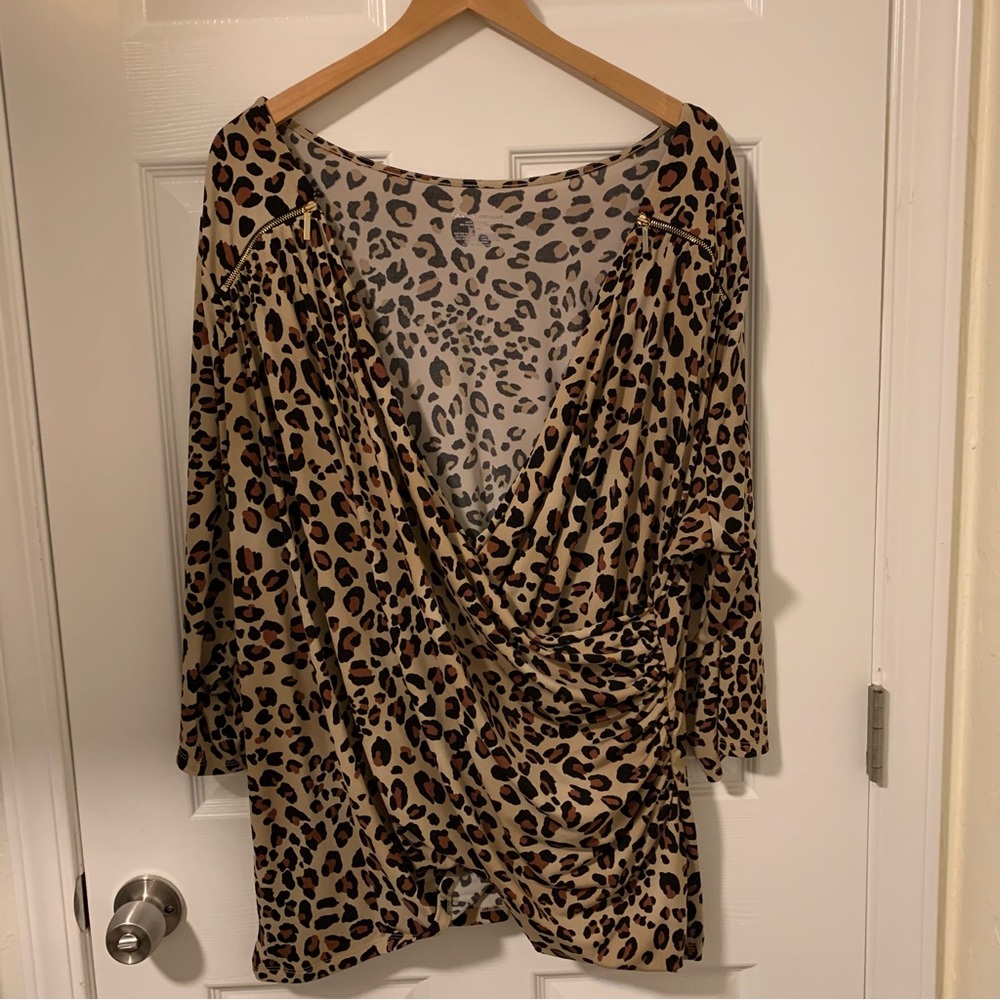 ❌SOLD❌ Lane Bryant (Size 26/28 or 4X) Animal Print Blouse with Zipper Details - Picture 1 of 6